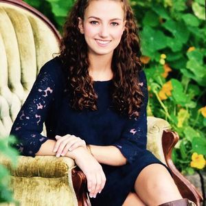 Meet your Posher, Alexis