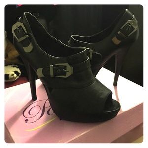 Paprika black pleather heels