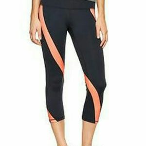 GAP Fit - Pink Colorblocked Capri Leggings