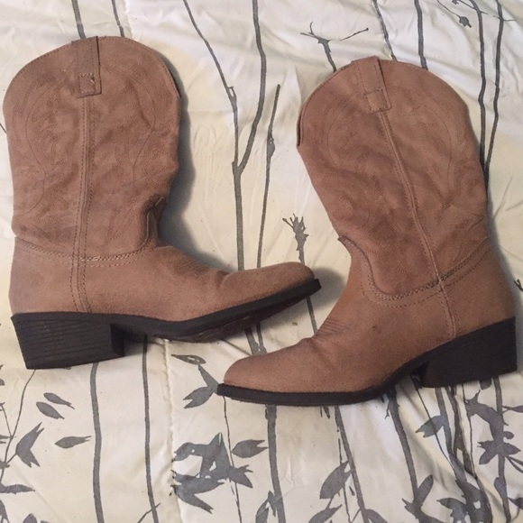 Tan western boots