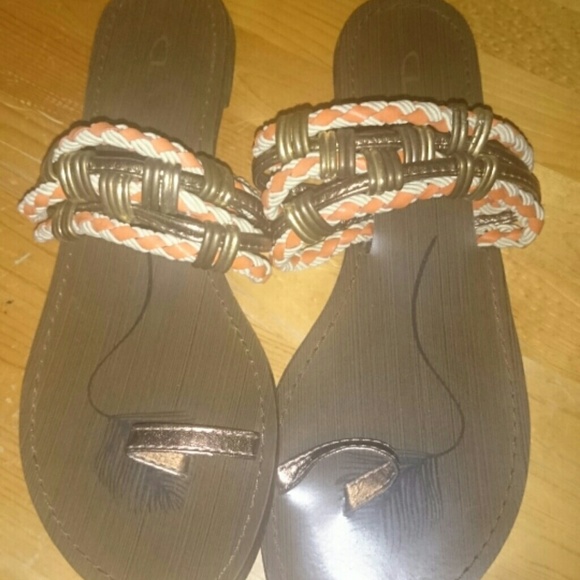 Toe ring sandal