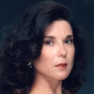 Meet your Posher, Eliza valdes