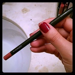 M.A.C Lip liner - "In Anticipation"