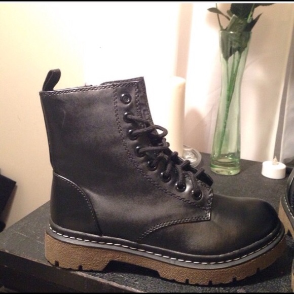 black boots! 💚