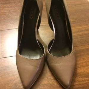 Kenneth Cole Reaction 9M Taupe Pumps