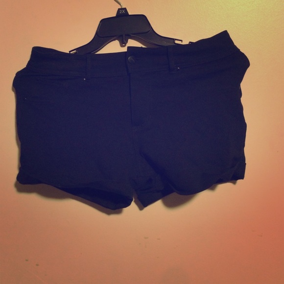 Black Stretchy Shorts 🌟