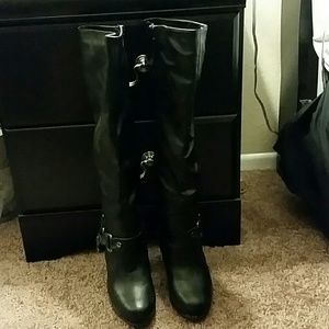 Black heel boots