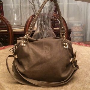 Super chic tote GOTTA GO ASAP!!❤️