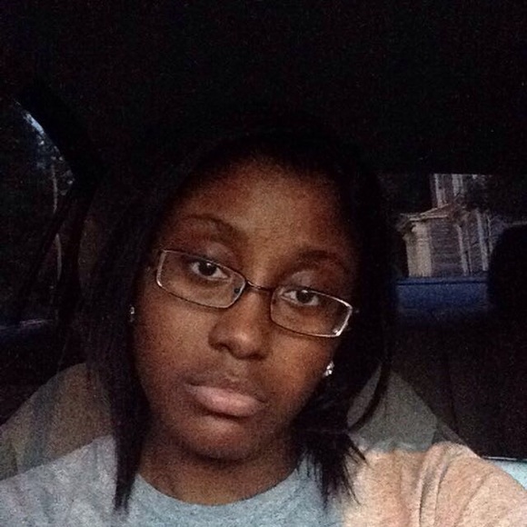 Meet your Posher, Khadesha