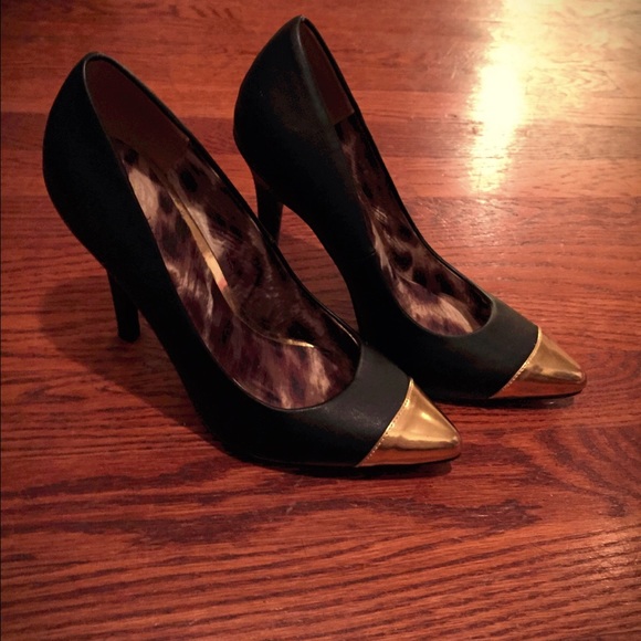 Black heels with gold toe wore once!