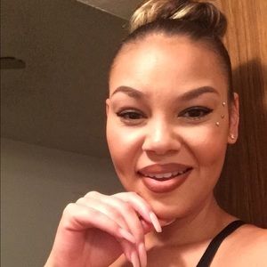 Meet your Posher, Raquel