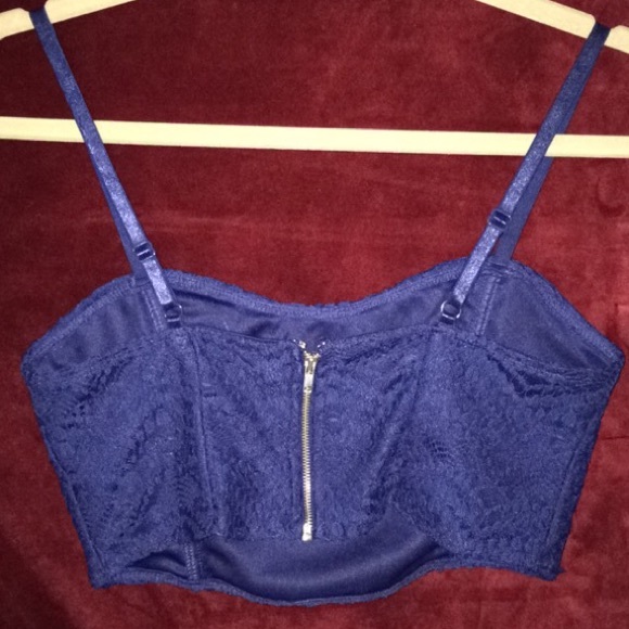 Blue sleeveless crop top - Picture 2 of 2