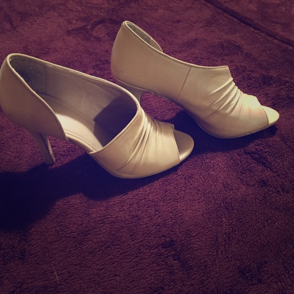 Tan heels