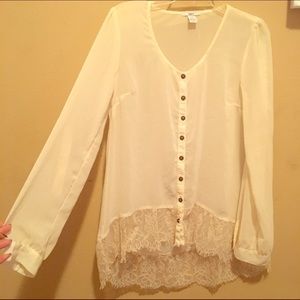 Buttoned blouse