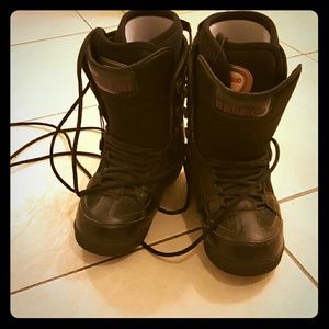 * FINAL MARKDOWN * Snow boarding boots