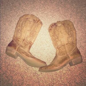 Cowgirl boots 💕