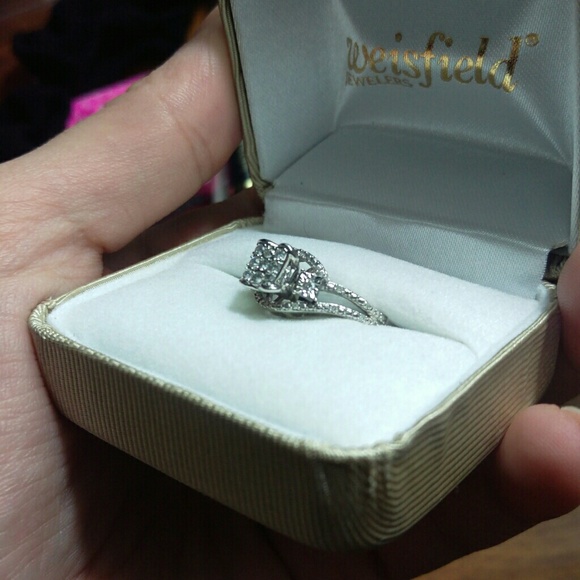 10kt white gold ring. SOLD - Picture 2 of 4