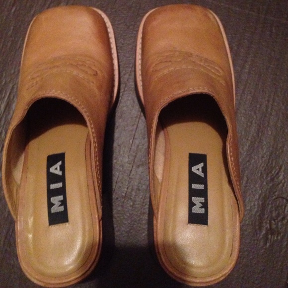 Mia clogs Hardly wore them