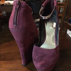 Scene Suede Maroon Wedges (7.5)