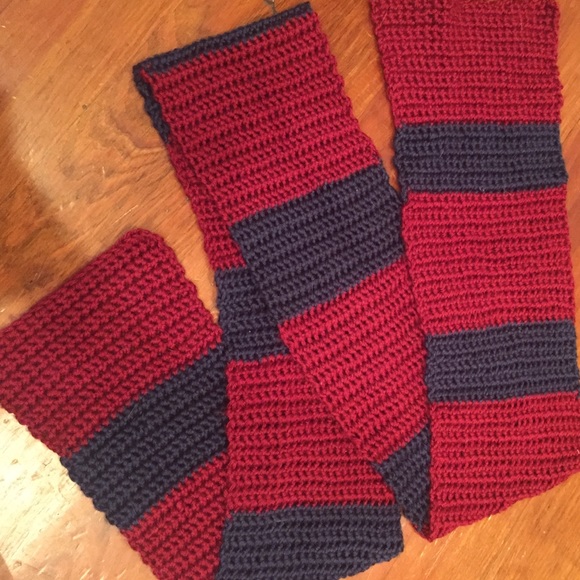 Handmade knit scarf - Picture 2 of 4