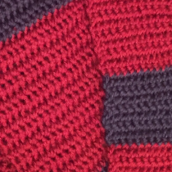 Handmade knit scarf - Picture 4 of 4