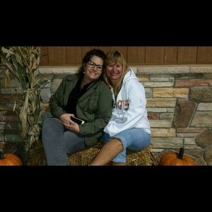 Meet your Posher, Lara