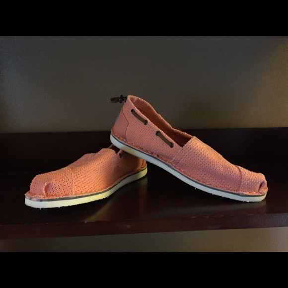 Toms