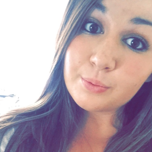 Meet your Posher, Alexis