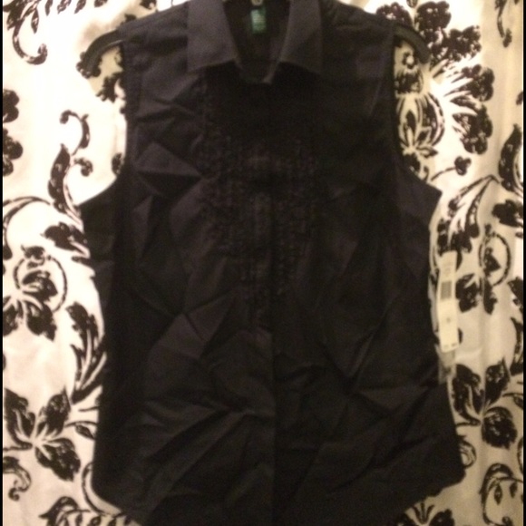 Ralph Lauren ruffled button up sleeveless top