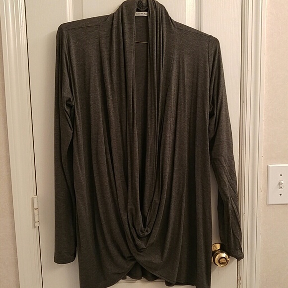 Criss cross soft gray boutique top