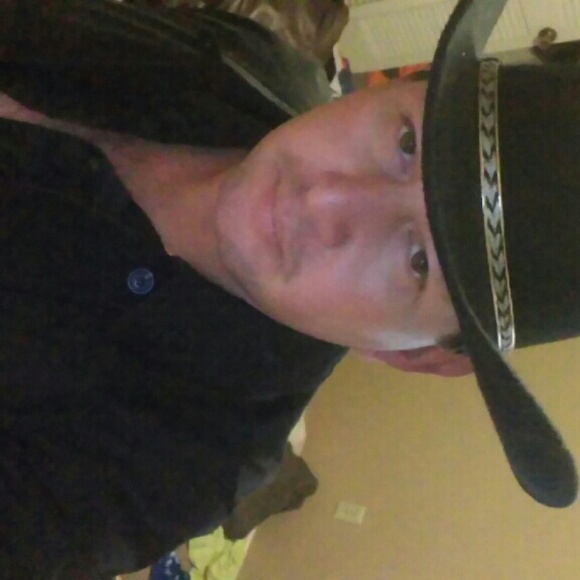 Meet your Posher, Carlos - Picture 4 of 4