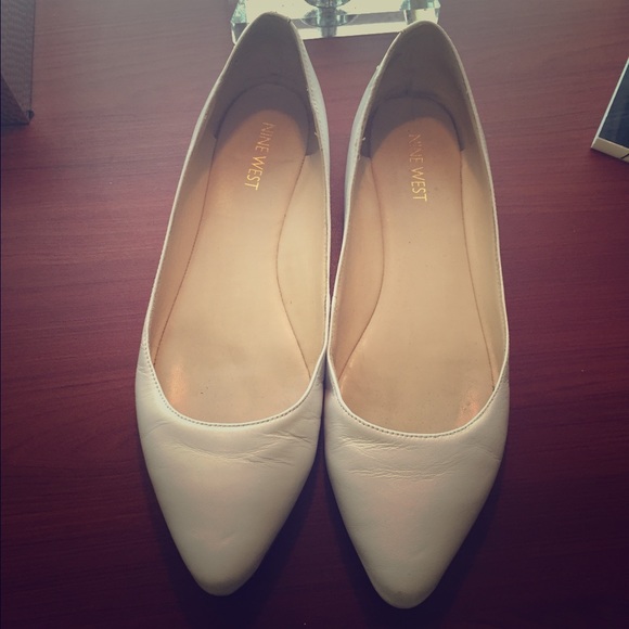 White Nine West flats