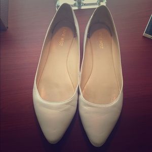 White Nine West flats