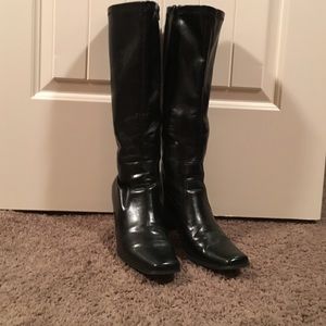 Gorgeous black boots