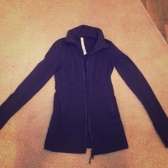 SOLD!!!!!!!!Lululemon size 2 black zip up