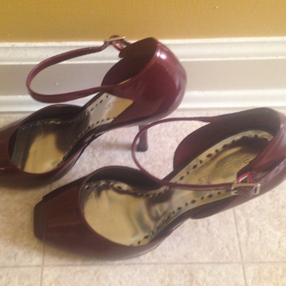 Shoes-TEMPORARY PRICE CUT - Picture 2 of 4