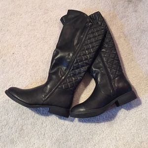 NWOT Black boots