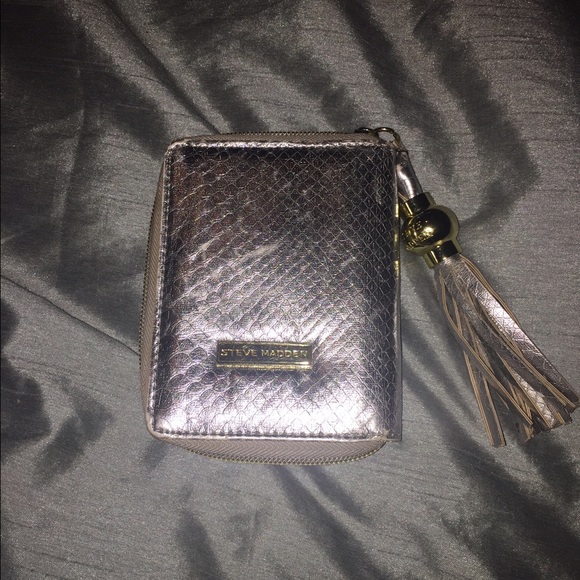 Steve Madden Zippy Wallet Silver