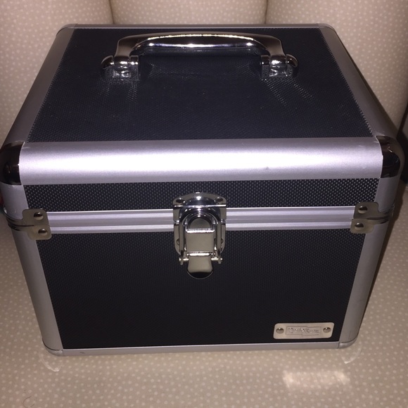 QuicKutz case