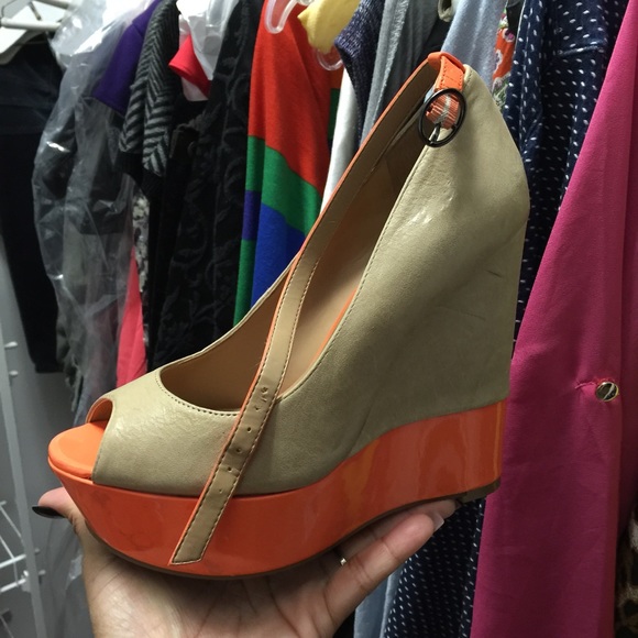 Jessica Simpson - Picture 2 of 2