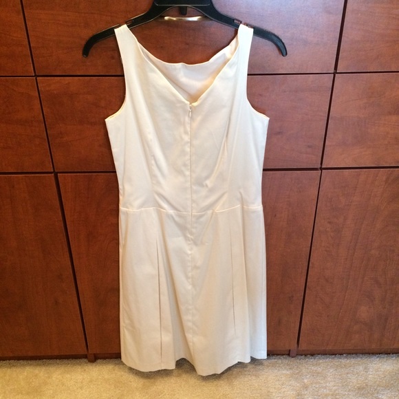 Cream colored dress - Picture 2 of 3