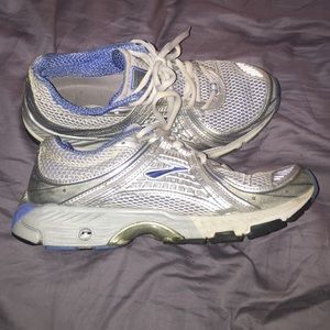 Brooks running sneakers size 10