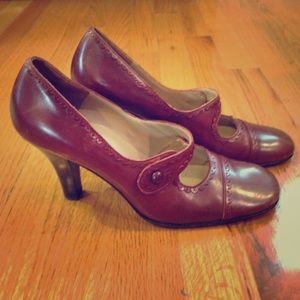 Circa // retro burgundy heels
