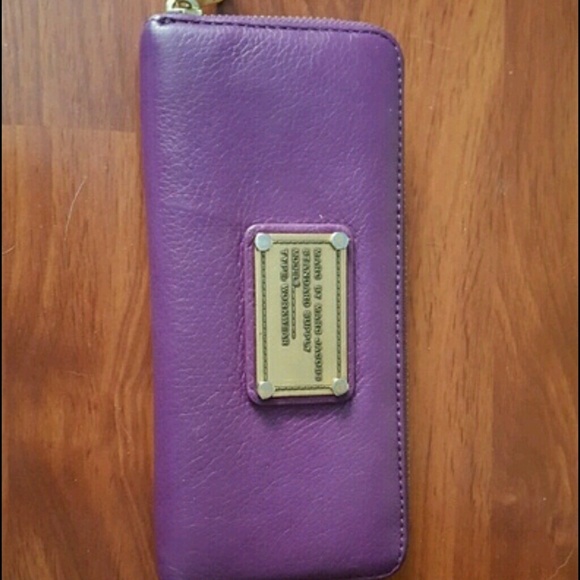 Marc by Marc Jacobs Classic Q Zip around wallet