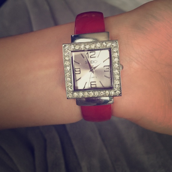 Red adjustable watch