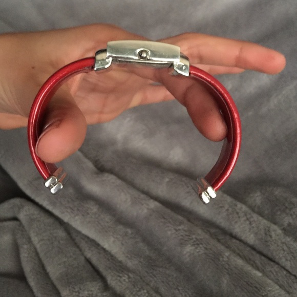 Red adjustable watch - Picture 3 of 4
