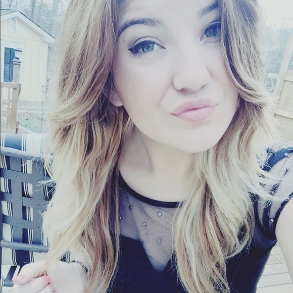 Meet your Posher, Caroline - Picture 3 of 4