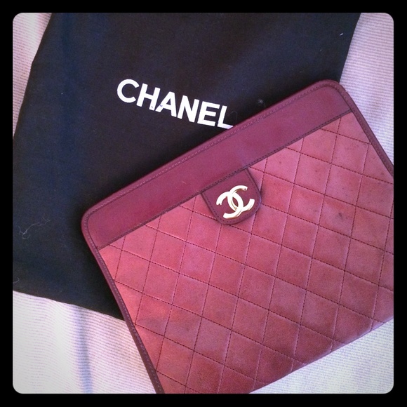 AUTHENTIC CHANEL CLUTCH
