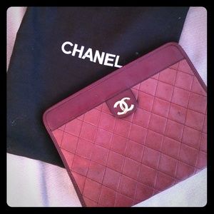 AUTHENTIC CHANEL CLUTCH