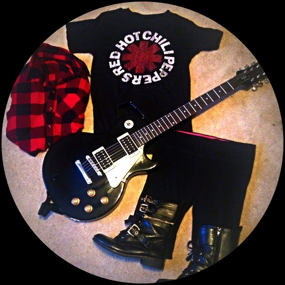 Red hot chili peppers t-shirt🎸🎶